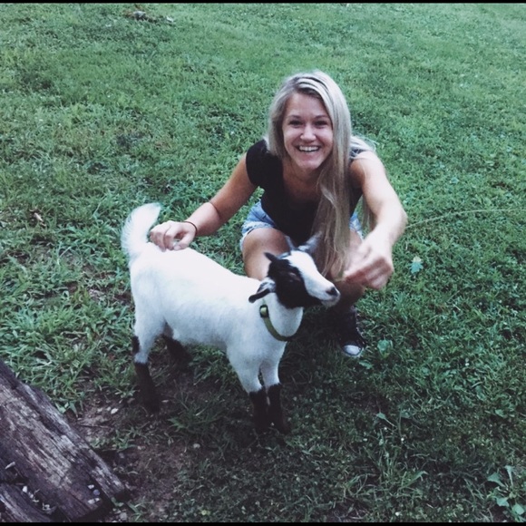 Meet your Posher, Hailey - Picture 10 of 16